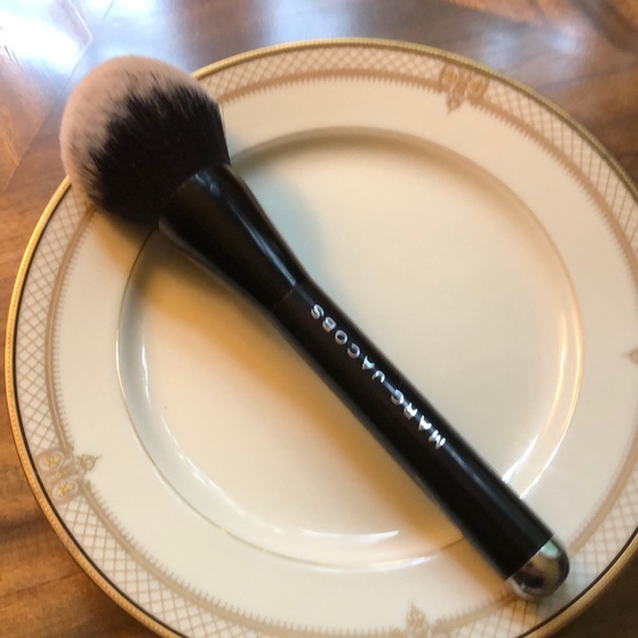 marc jacobs powder brush